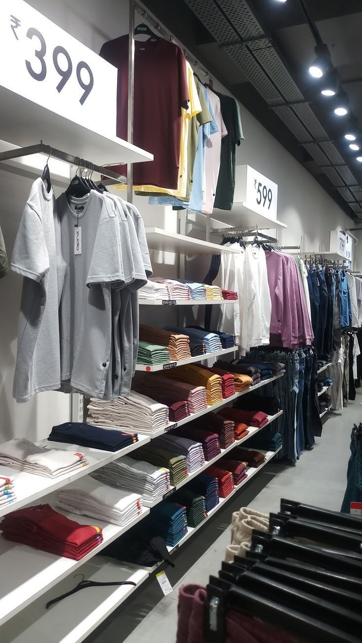 Cloths Snapchat Story, Indian Mall Snapchat Story, Indian Mall Aesthetic, Prozone Mall Aurangabad Snap, Indian Shopping Aesthetic, Mall Clothes Shop Aesthetic, Clothes Snapchat Stories, Shopping Time Snapchat, D Mart Shopping Snap