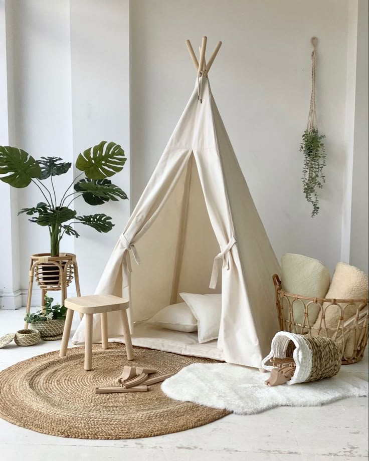 NATURAL TEEPEE Photography Studio Decor, Hanging Tent, Deco Studio, Teepee Kids, Kids Tents, Teepee Tent, Studio Setup, Baby Bedding, Studio Decor