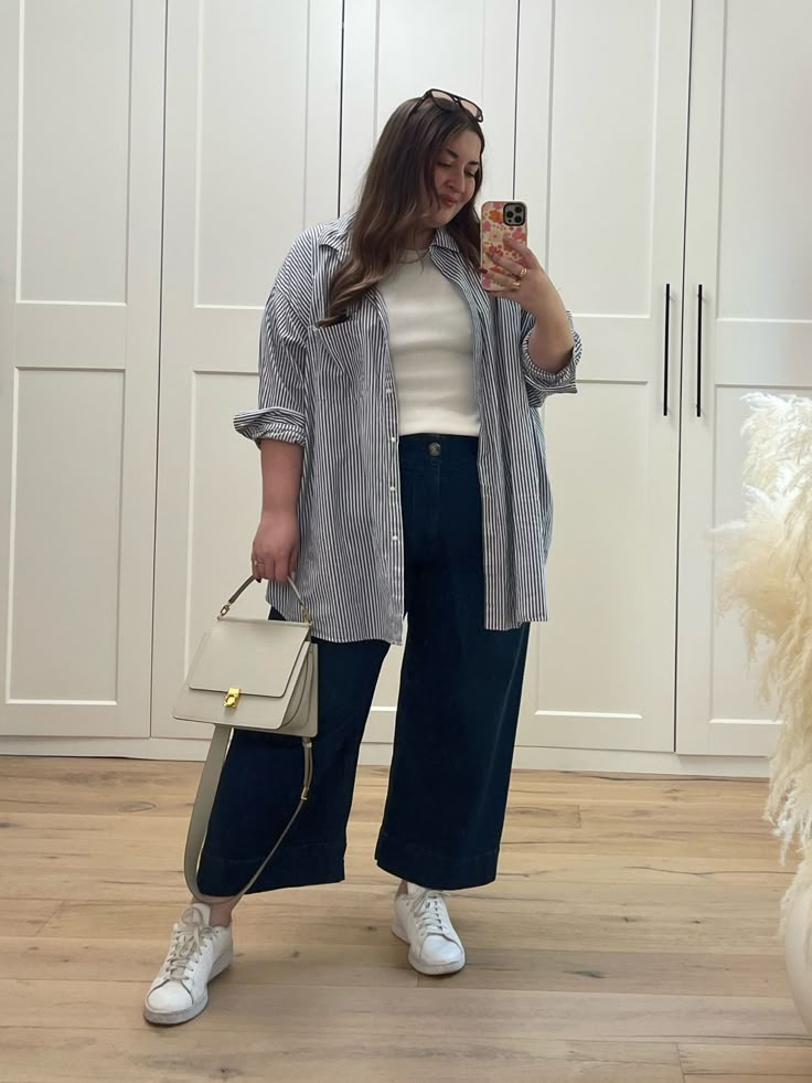 Classic Spring Outfits, Outfit Ideas For Curvy Women, Diana Dares, Casual Plus Size Outfits, Striped Boyfriend Shirt, Wide Leg Jeans Outfit, Stylish Plus Size Clothing, Plus Size Looks, Trendy Outfit Ideas