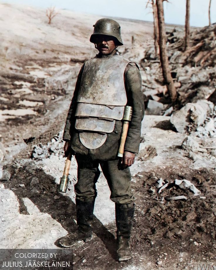 (1) This day in WWI on Twitter: "1917 German photographer takes this photo of a German stormtrooper, Sturmtruppen, on Somme wearing Grabenpanzer body armour and a Stahlhelm helmet. He is armed with 2 potato mashers-grenades or Stielhandgranate (German for “stick hand grenade”) Colourised by Julius Jääskeläinen https://t.co/kn0lSN2BdS" / Twitter Modern World History, Ww1 German, Battle Of The Somme, Ww1 Soldiers, Historia Universal, Ww 1, Military Soldiers, World Wars, Military Gear