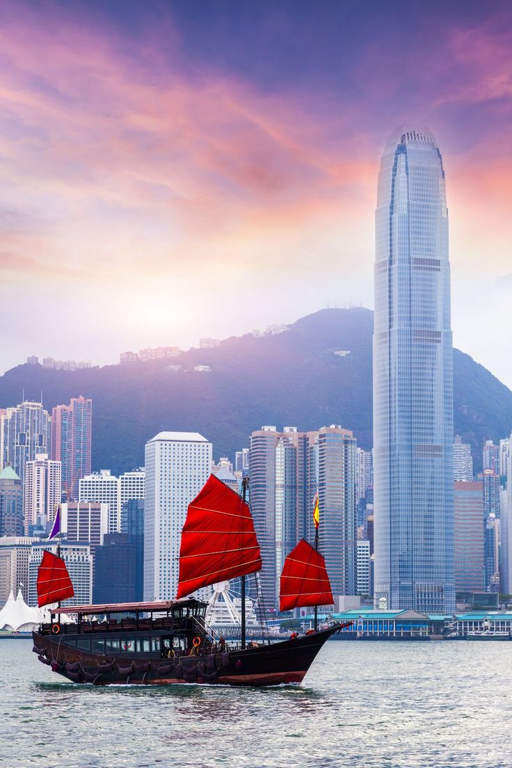 the top 20 free things to do in hong kong, including boats and skyscrapers