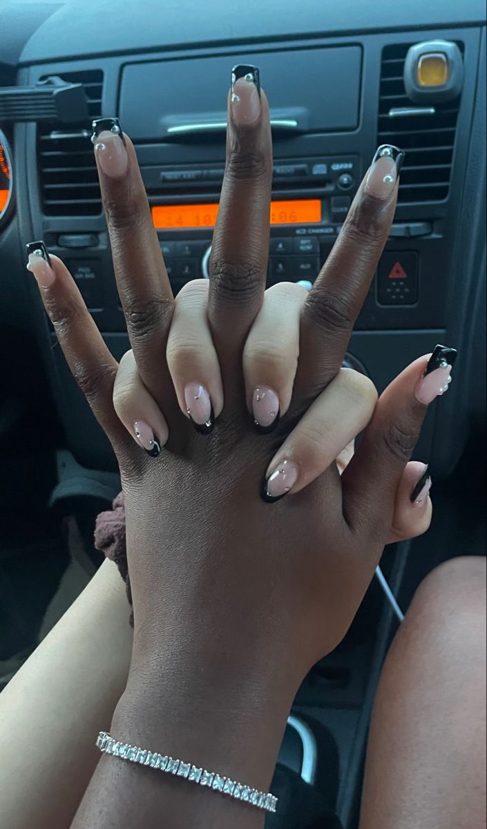 Nails That Boyfriends Like, Matching Bsf Nails French Tip, Matching Nails Sets With Bestie, Bestie Nails Ideas Matching Baddie, Nail Ideas That Match Everything, Hers And Hers Nails, Matching Nails For Lesbian Couples, Matching Christmas Nails With Best Friend, Matching Summer Nails With Best Friend