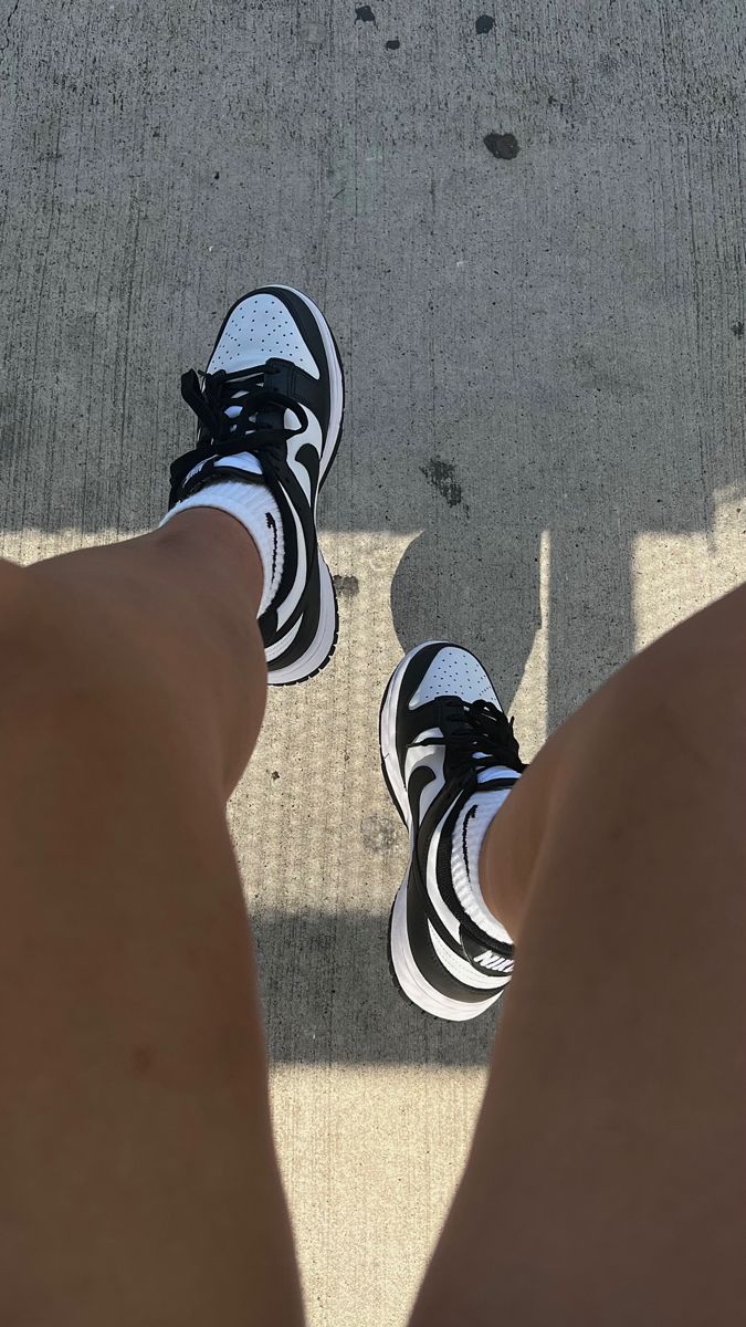 Nike Panda Dunks, Nike Panda, Panda Shoes, Panda Dunks, Dunks Outfit, Gymnastics Shoes, Preppy Girls, Pretty Shoes Sneakers, Sneaker Lovers