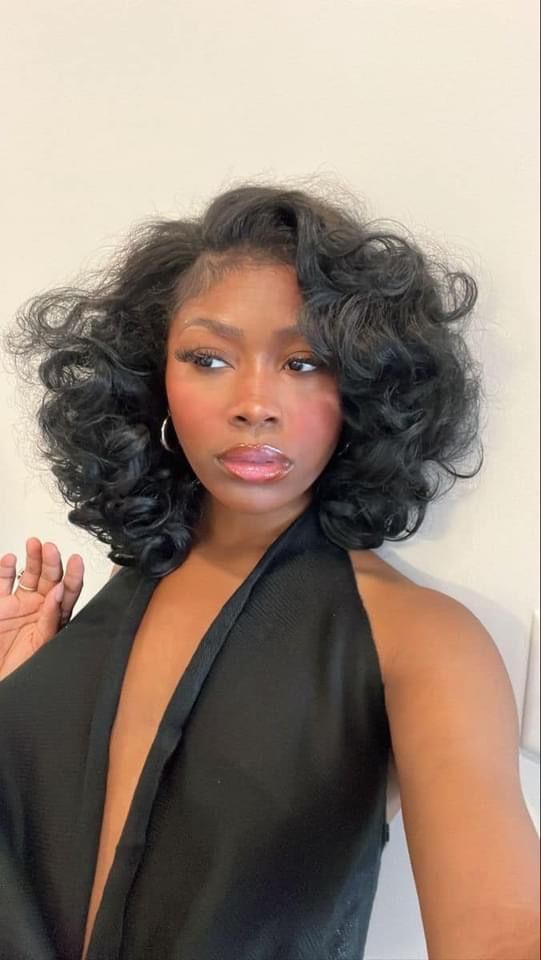 Hair Styles For Oval Faces Black Women, Natural Protective Styles For Black Women, Marilyn Monroe Hairstyles On Black Women, Curly Short Hair Black Women, Short Hair Weave Styles, Black Model Woman, Short Curls Hairstyles, Marilyn Monroe Hairstyles, Short Hair On Black Women