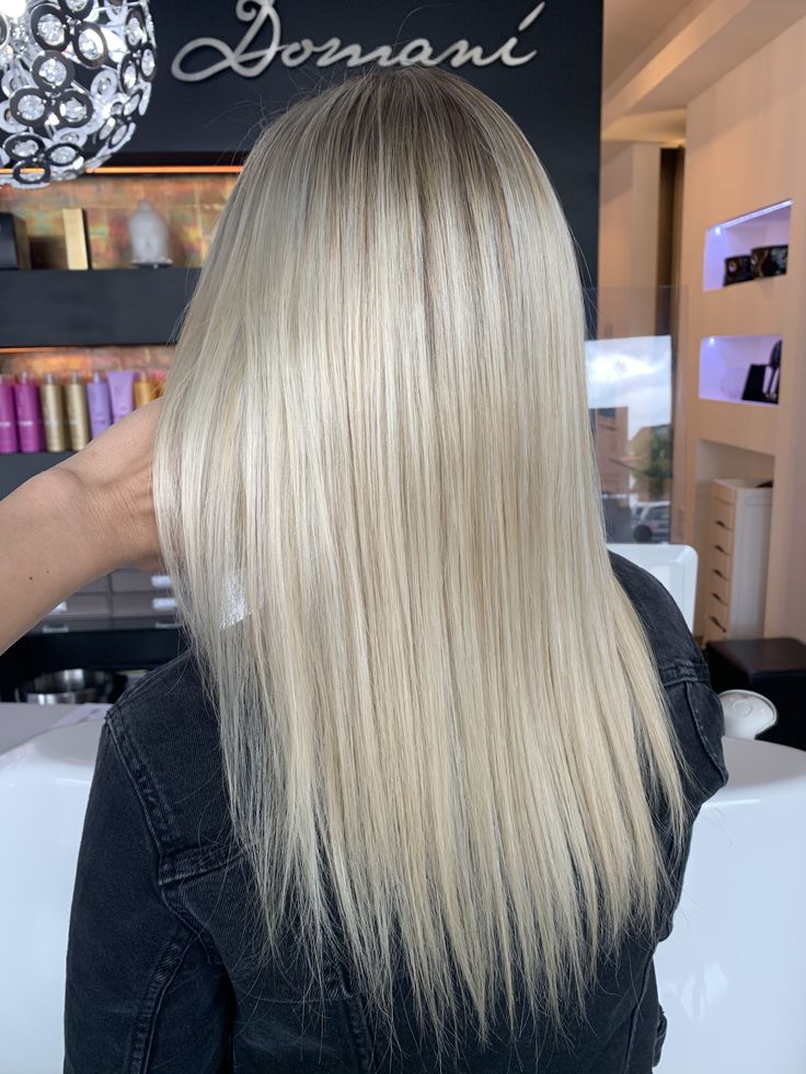 Klares blond Blond Balayage, Hair Inspo Color, Prom Makeup, Hair Colour, Brunette Hair, Hair Dye, Length Hair, Brunette Hair Color, Outfits Ideas