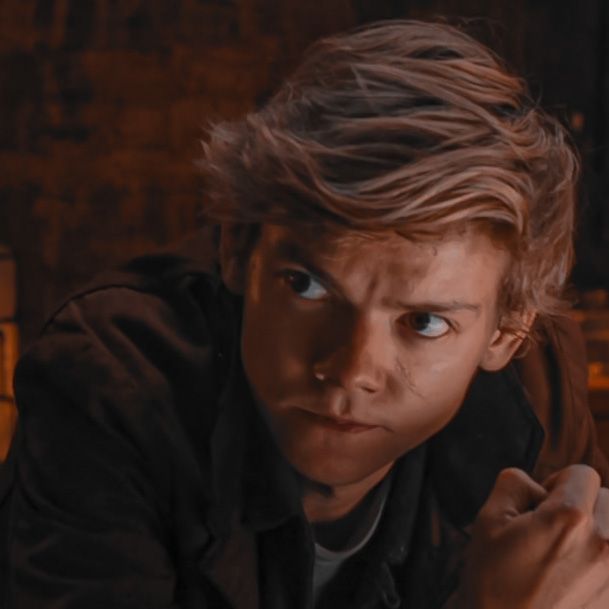 Thomas Newt Minho, The Maze Runner Newt, Maze Runner Dr, Maze Runner Newt, Aesthetic Pin, Newt Maze Runner, Thomas Sangster, Brodie Sangster, Thomas Brodie