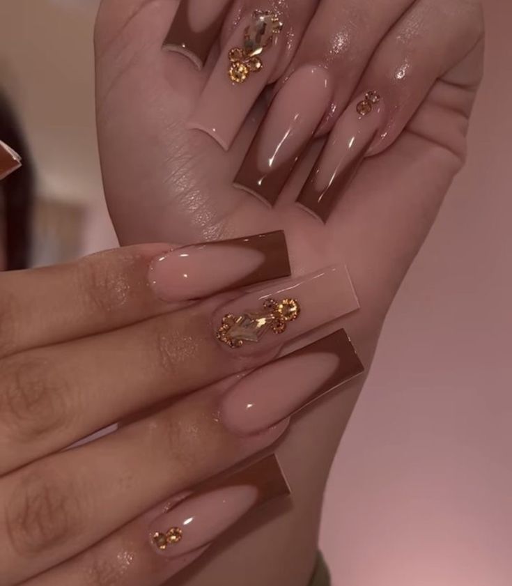 Pretty Acrylic Nails Brown, Acyrilics Nails Fall, Simple Fall Nails Long, Acrylic Nail Brown, Brown Medium Nails, Fall Nail Acrylic Designs, Brown Bling Nails, Brown And Gold Acrylic Nails, Brown Prom Nails