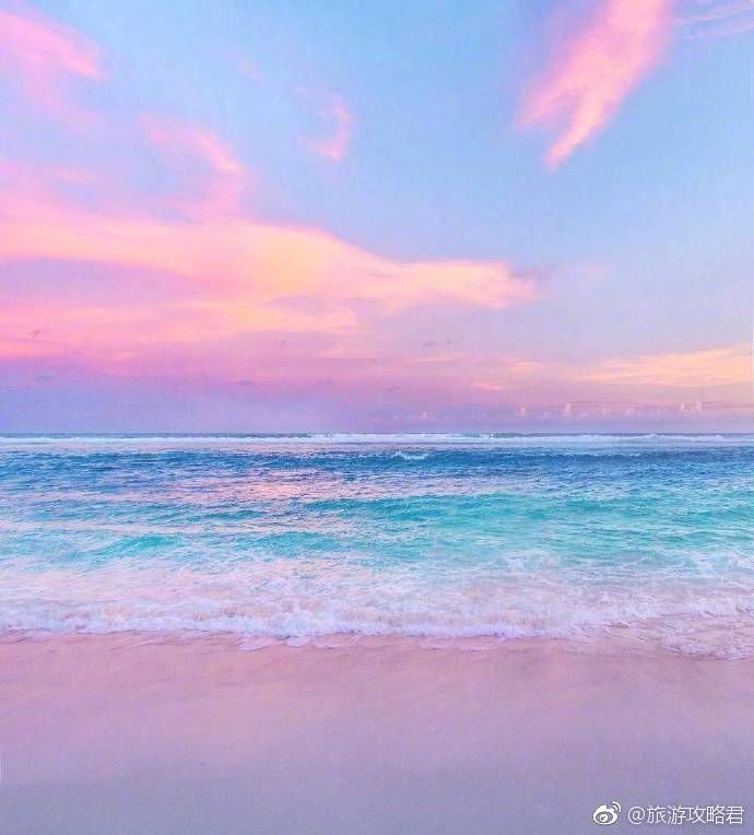 the sky is pink and blue over the ocean