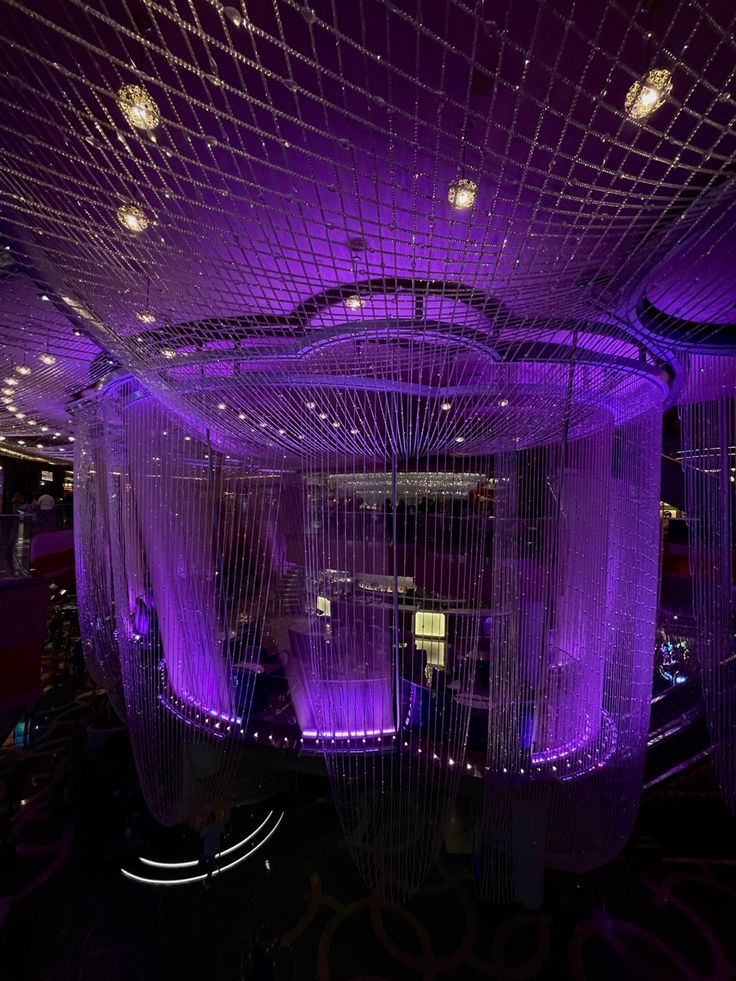 The cosmopolitan purple chandelier bar in Las Vegas Nevada The Cosmopolitan Las Vegas, High Roller Las Vegas, Cosmopolitan Vegas, Vegas Vibes, Vegas Bars, Chandelier Bar, Vegas Club, Ski Bar, Magical Stuff