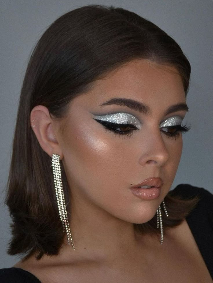 Silver Drag Makeup, White Rave Makeup, White Eye Looks, Makeup Silver Dress, Silver Rhinestone Makeup, Maddy Perez Style, Chrome Eye Makeup, Beyoncé Makeup, Silver Glam Makeup