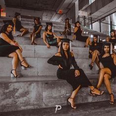 Masters Graduation Pictures, Vacay Mood, Players Wives, Black Girls Luxury Lifestyle, Black Success, Women Lawyer, 2024 Board, Board Pictures, Vision Board Photos