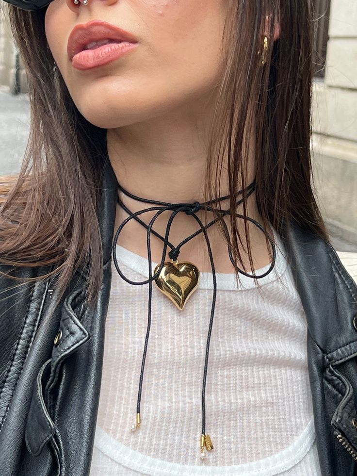 Vintage Inspiration, Emma Roberts, Love And Care, Aesthetic Fashion, Necklace Gold, Mix Match, Heart Pendant, Freshwater Pearls, Gold Necklace