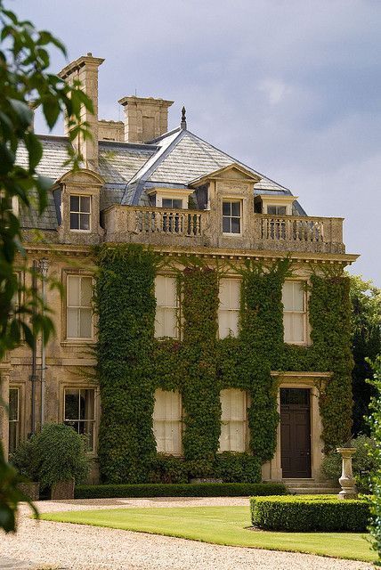 an old house with ivy growing all over it