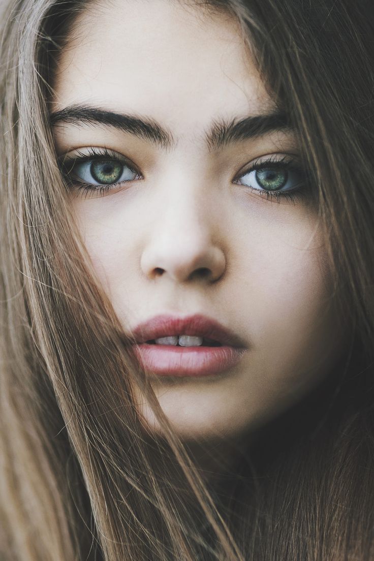 Girl with green eyes. Jovana Core, Eyebrow Extensions, Girl With Green Eyes, Eye Pictures, Photos Of Eyes, Eye Photography, Green Girl, Pretty Eyes, 인물 사진