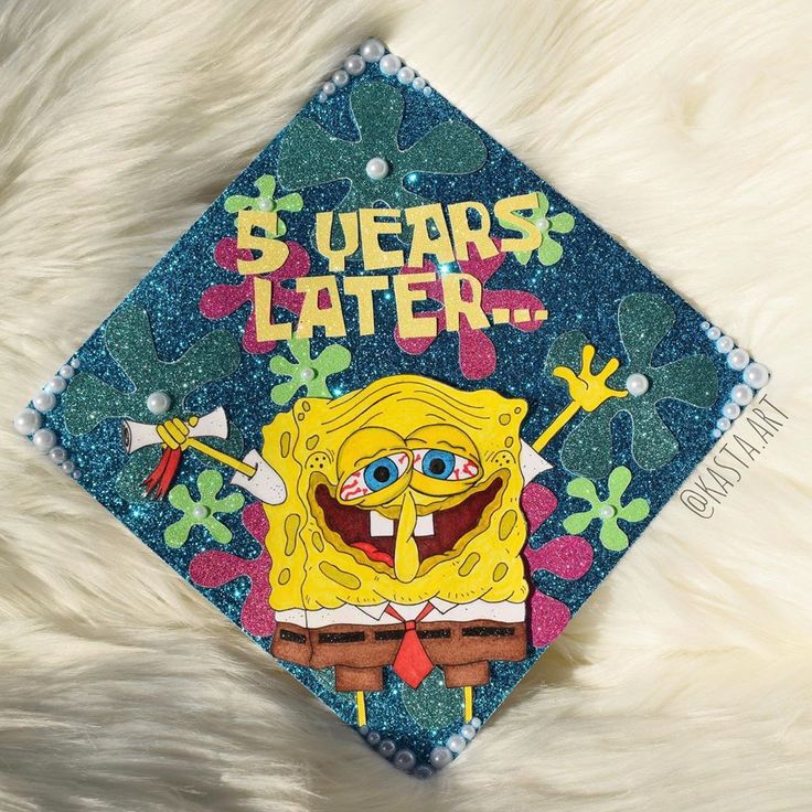 CASA DE KASTA on Instagram: “5 Years Later...My homegirl was TIERDT! • • • • • • •  #SpongeBob #SquarePants #5YearsLater #Graduate #Graduation #GradSzn #GradCap…” Squidward Graduation Cap, Decorated Caps For Graduation Boys, Meme Grad Cap Ideas, Art Student Graduation Cap, Grad Cap Ideas Men, Shrek Graduation Cap, Graduation Cap Designs Men, Graduated Ideas, Cap Painting Ideas