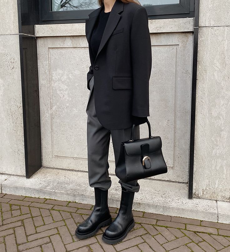 Bottega Boots Outfit, Bottega Veneta Boots Outfit, Delvaux Brillant, Platform Boots Outfit, Bottega Veneta Boots, Future Style, Fashion Aesthetics, Fashion Autumn, Business Professional