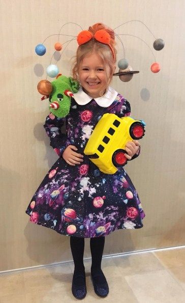 Reading Is Magic Costume, Miss Frizzle Costume Diy, Mrs Frizzle Costume Diy, Mrs Frizzle Costume, Ms Frizzle Dress, Ms Frizzle Costume, Miss Frizzle Costume, Frizzle Costume, Kids Book Character Costumes