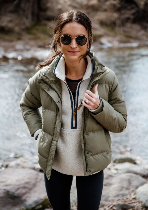 Women Mountain Outfit, Outdoor Style Women Winter, Camp Jacket Outfit Fall, Up North Fall Outfits, Lodge Wear Outfit, Athleisure Cold Weather, Chic Hiking Outfit Winter, Columbia Womens Clothing, Casual Outfits Outdoor