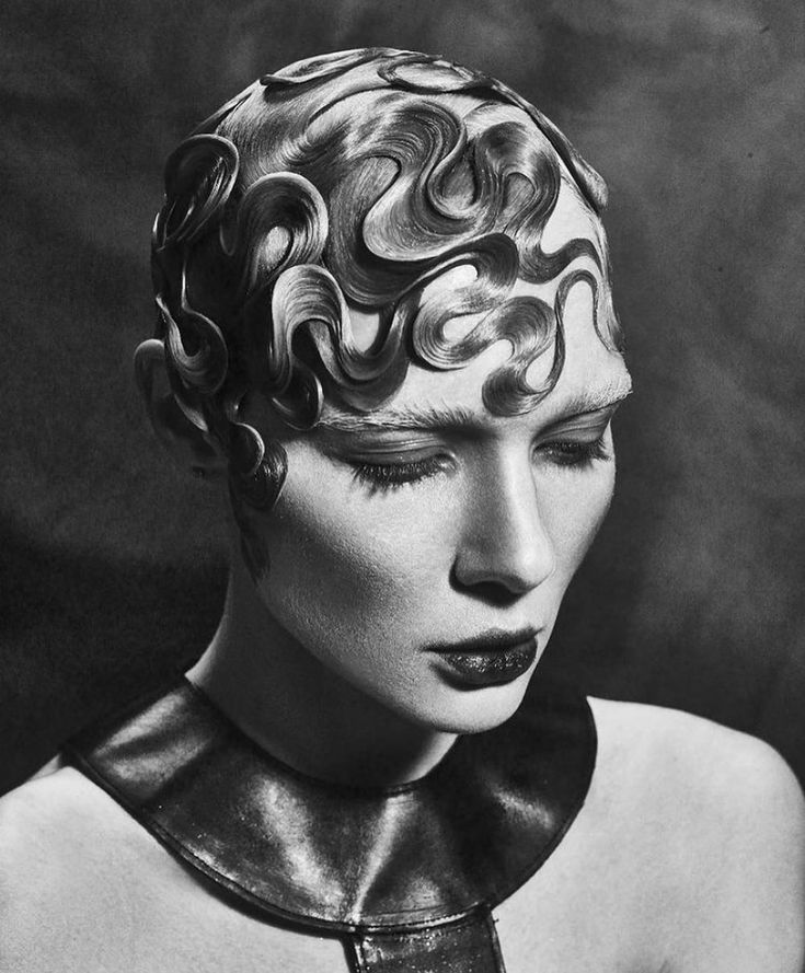 Editorial Hair And Makeup, Editorial Hair Photography, Futuristic Hairstyle, Fashion Show Hairstyles, Editorial Hairstyles, Futuristic Hairstyles, Hair Sculpture, Hair Art Photography, Futuristic Hair