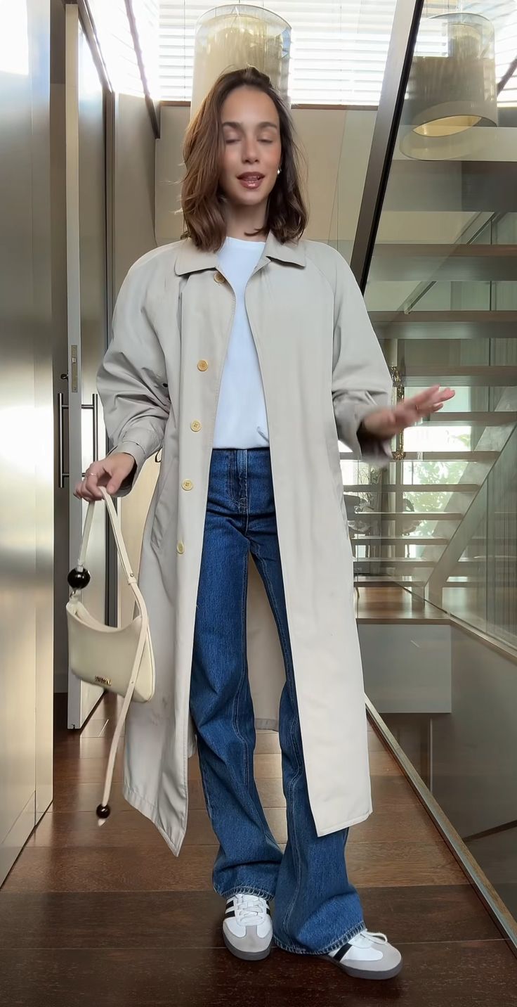 Styling A Raincoat, Raincoat Aesthetic Outfit, Aesthetic Raincoat Outfits, White Raincoat Outfit, Casual Spring Workwear Raincoat, Casual Winter Streetwear Raincoat, Casual Fall Streetwear Raincoat, Rainy Spring Outfit, Chicago Outfit