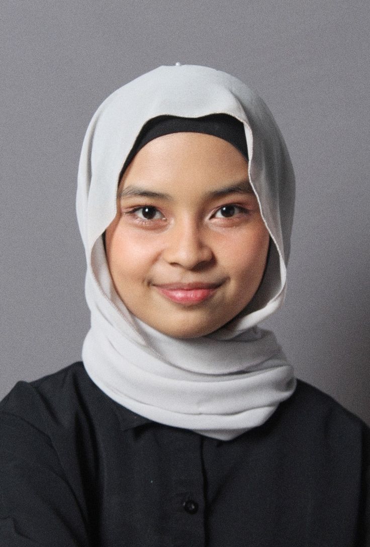 Linkedin Photoshoot, Pass Foto, Professional Linkedin Photo, Hijab Photography, Linkedin Profile Photo, Resume Photo, Linkedin Photo, Professional Profile Pictures, Pass Photo