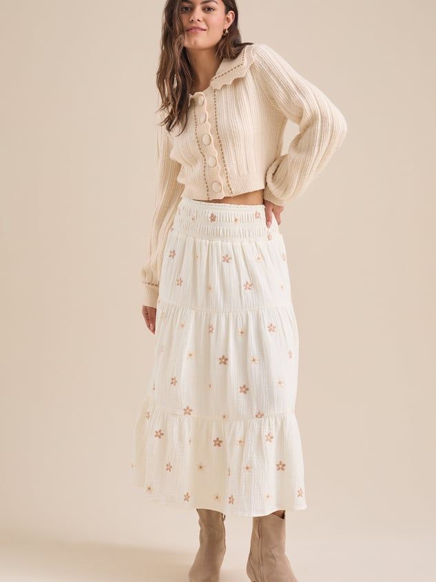 Twirl into a dream with our ethereal floral skirt. The delicate floral print and airy gauze fabric create a romantic and whimsical look. Perfect for a summer day out or a special occasion. Bow Shop, Cardigan Crop, Christmas Catalogs, Floral Midi Skirt, Gauze Fabric, Altard State, Mini Dress Shop, Shop Maxi Dresses, Bottom Clothes