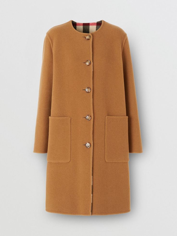 Riccardo Tisci, Coat Women Fashion, Fabric Ideas, Long Coat Women, Elegant Dresses Classy, Cute Jackets, Burberry Women, Trench Coats, New Wardrobe