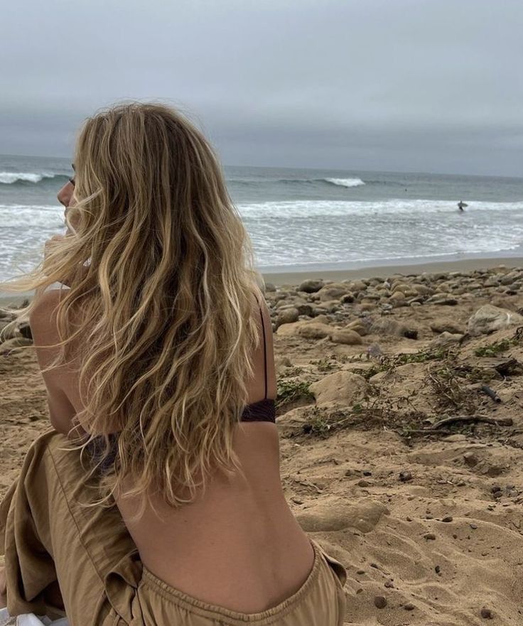 Long Brown Beachy Hair, Dyed Blonde Hair With Lowlights, Brunette Balayage Hair Summer 2023, Beachy Light Brown Hair, Beach Blonde Hair Color Ideas, Beach Blonde Highlights On Brown Hair, California Brunette Hair Sun Kissed, Blond Beach Hair, Surf Blonde Hair