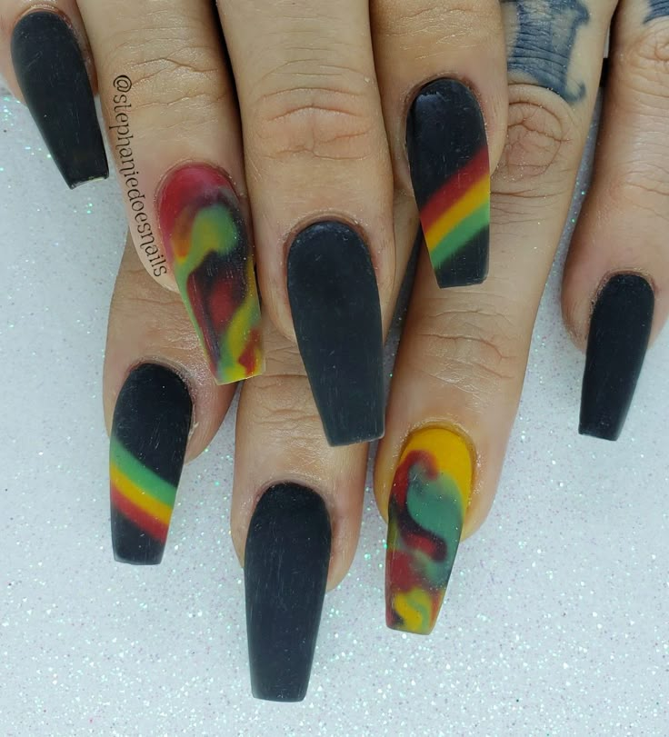 Good Vibe Nails, Rasta Nail Art, Reggae Nails Designs, Rasta Nails Acrylic, Rasta Nail Designs Reggae, Juneteenth Nail Ideas, Reggae Nails Rasta Colors, Trinidad Nails, Rasta Nails Design