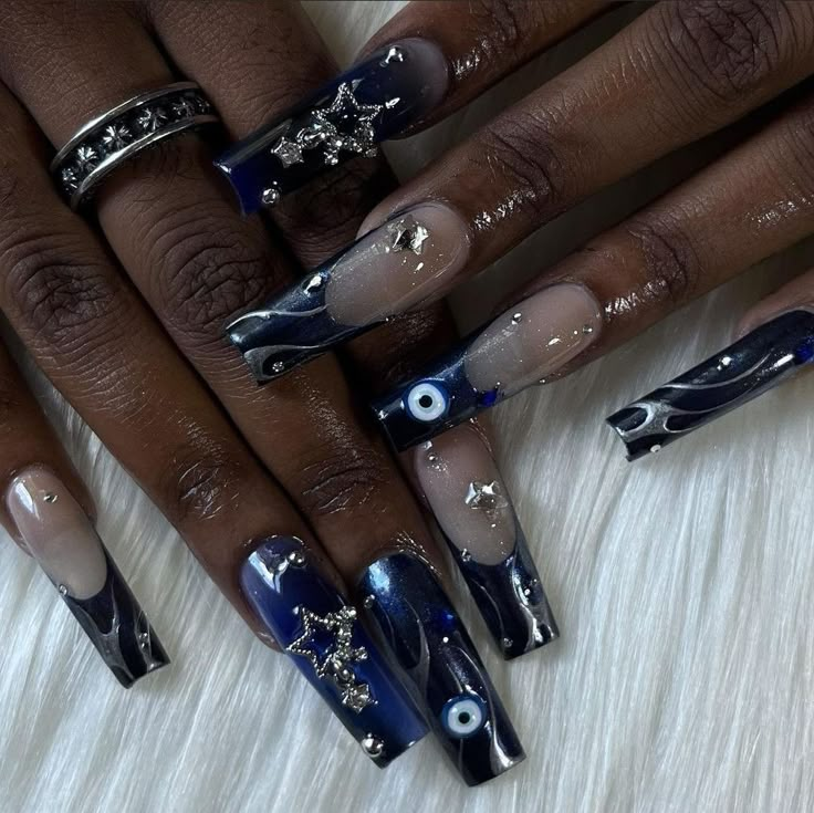 Alt New Years Nails, Streetwear Fashion Nails, Nail Idea Y2k, Nail Inspiration Grunge, Long Gothic Nails, Pretty Nail Ideas Acrylic Long, Dark Blue Y2k Nails, Goth Nails Blue, Emo Baddie Nails