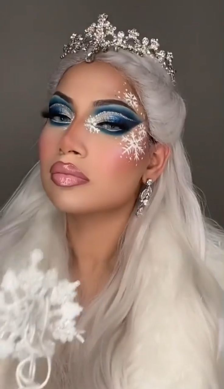 Winter Fairy Makeup Looks, Frost Makeup Ice Queen, Winter Theme Makeup, Snow Makeup Looks Ice Queen, Ice Queen Hair, Snow Flake Makeup Look, Winter Fantasy Makeup, Winter Queen Makeup, Frozen Eye Makeup