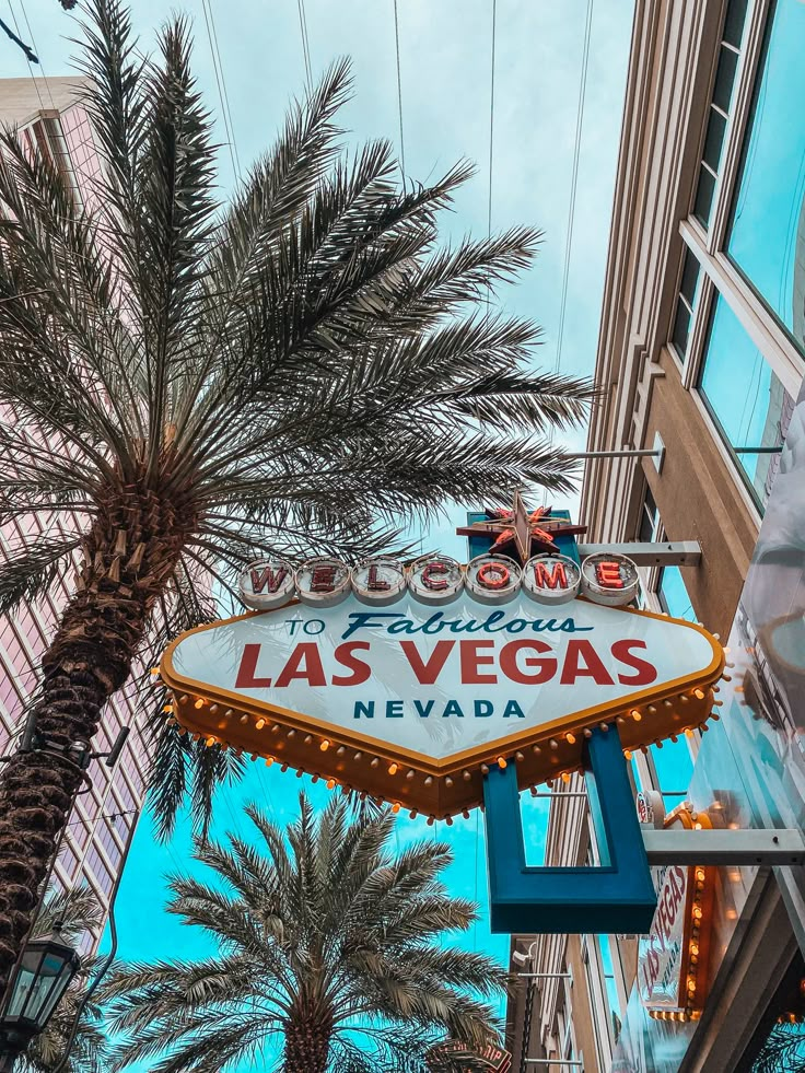 las vegas sign Las Vegas Palm Trees, Vegas Vision Board, Las Vegas Vision Board, Las Vegas Astetic, Las Vages Aesthetic, Vegas Asethic, Las Vegas Wallpaper Iphone, Vegas Astethic, Los Vegas Aesthetic