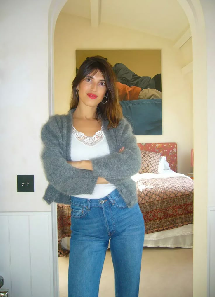 Jeanne Damas Winter, Jeanne Damas Style, French Outfits, Classic Feminine Style, French Girl Chic, Romantic Blouses, Jeanne Damas, French Girl Style, Romantic Outfit