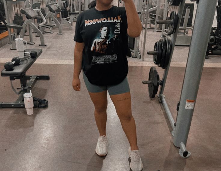 Mid Size Gym Fit, Gym Fits Midsize, Mid Size Fitness Aesthetic, Chubby Girl Gym Outfit, Chubby Gym Outfit, Mid Size Gym Girl, Mid Size Workout Outfit, Plus Size Gym Aesthetic Girl, Curvy Girl Gym Outfits