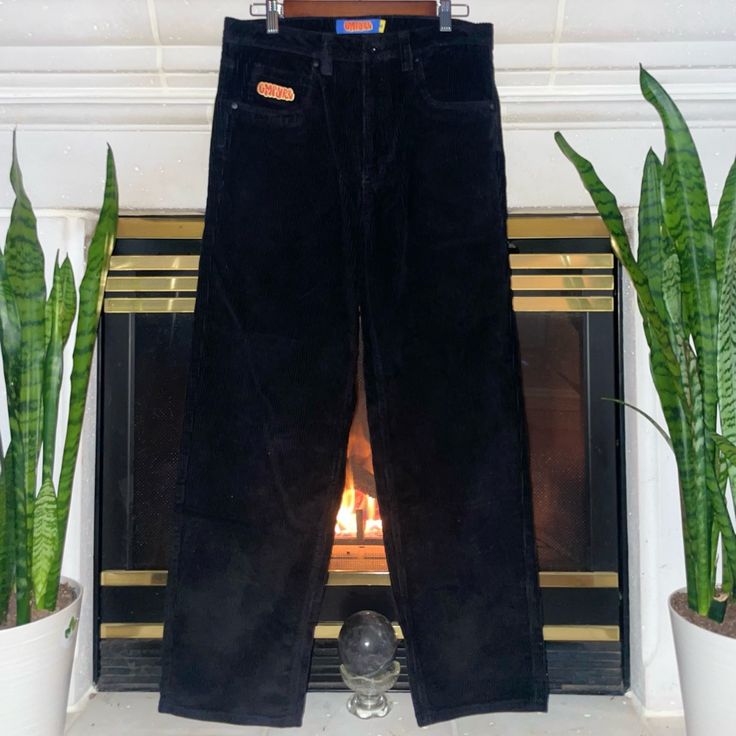 Black Empyre Corduroy Pants In Size 30x30 Brand New!!! Elevate Your Everyday Look With A Touch Of Classic Winter Corduroy Full-length Jeans, Winter Corduroy Full Length Jeans, Black Corduroy Pants For Streetwear, Black Wide Leg Corduroy Pants, Black Corduroy Straight Leg Bottoms, Black Corduroy Straight Leg Jeans, Black Corduroy Pants For Winter, Casual Full-length Corduroy Jeans, Casual Full Length Corduroy Jeans