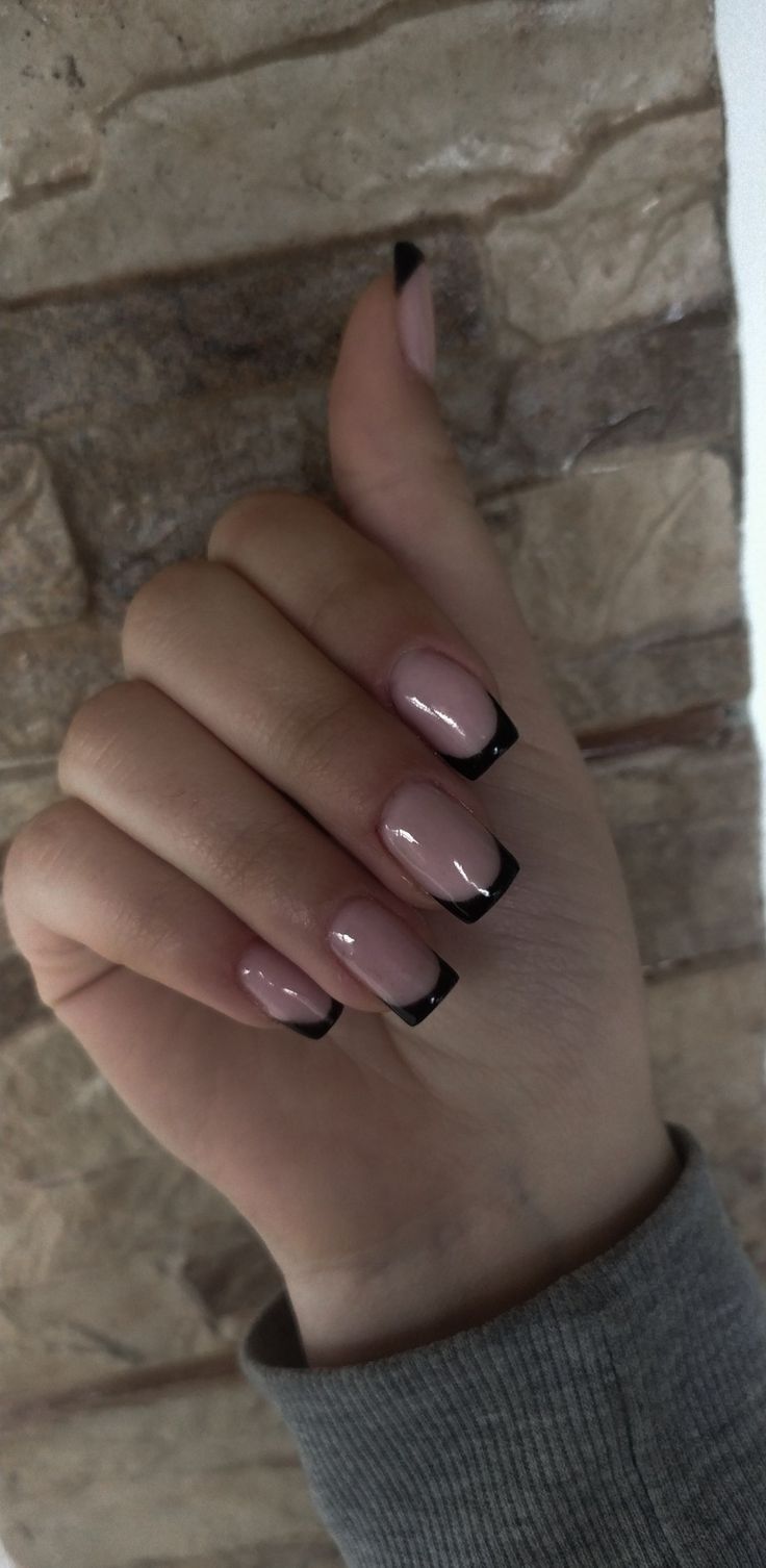 french, black Black Nail Inspo Acrylic Medium, Black Nails Square Design, Black Nails Inspo Elegant, Short Acrylic Nails Black French Tip, Black And Grey French Tip Nails, Black French Tips Square, Black French Square Nails, Black French Tip Nails Square Short, Shorties Nails Black French Tip