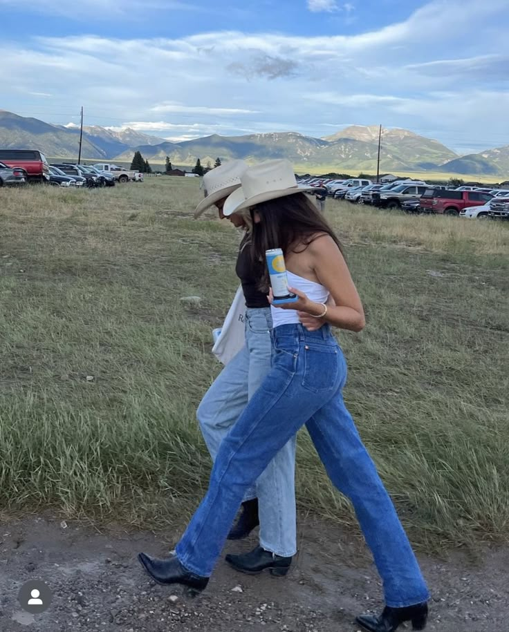 Montana Outfits Spring, Cowboy Core Aesthetic, Mexican Cowgirl Aesthetic, Country Music Festival Aesthetic, Montana Summer Outfits, Western Outfits Summer, Western Summer, Cowgirl Summer Aesthetic, Cowgirl Summer