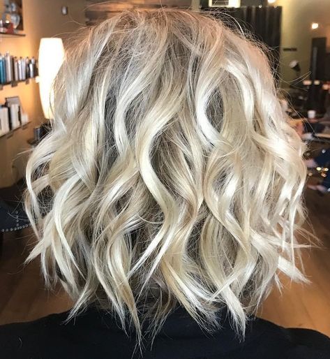 Evening Bob Hairstyles, Messy Shoulder Length Hair, Messy Bobs, Messy Bob Haircut, Ladies Hairstyles, Hiar Style, Stacked Haircuts, Messy Bob, Messy Bob Hairstyles