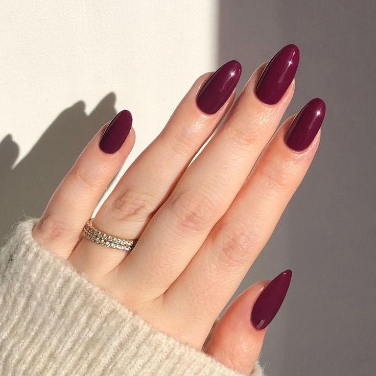 Trending for winter: Juicy Berry Tones 🍓🍒🍇   Move over classic red, deep berry hues are making their mark this season! We’re loving In… | Instagram Berry Nails, Red Nails Glitter, May Nails, Romantic Nails, Pink Manicure, Nail Colors Winter, Sweater Nails, Simple Gel Nails, Red Nail Designs