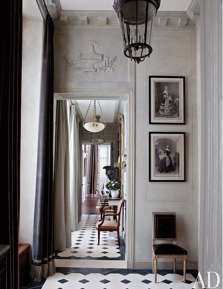 the hallway is clean and ready for us to use as an entrance way in this home