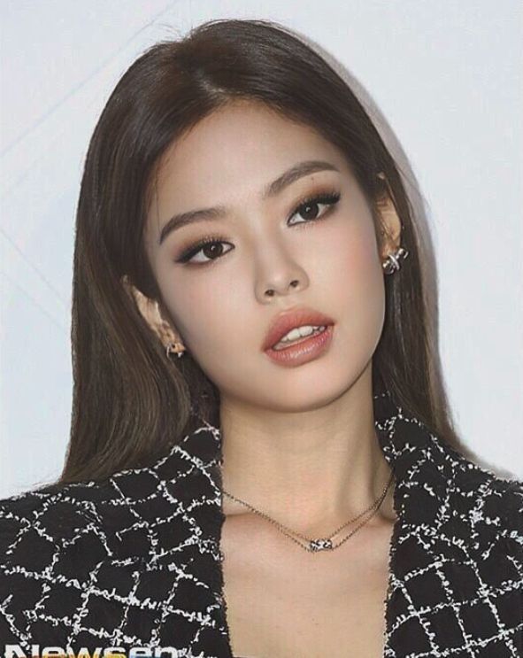 Jennie Black Pink Makeup, Idol Makeup Korean, Jennie Kim Makeup, Korean Idol Makeup, Jennie Makeup, Jennie Face, Kpop Idol Makeup, Idol Makeup, Kim Makeup