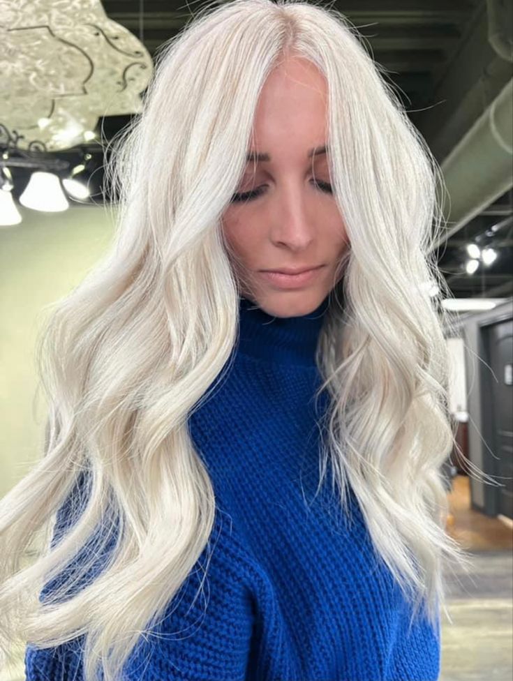 Platinum Blonde Hair No Roots, Icy Platinum Blonde Hair With Dark Roots, White Blonde Hair With Money Piece, White Blonde Hair With Roots, Platinum Blonde Hair Inspiration, Bright Platinum Blonde Hair, Platinum Blonde Hair Women, Bleach And Tone Hair, Natural Platinum Blonde Hair