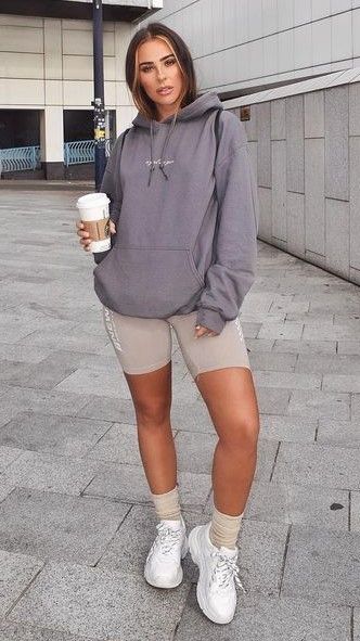 @KortenStEiN Hoodie And Biker Shorts Outfit, Hoodie And Biker Shorts, Chic Style Outfits, Perfect Travel Outfit, Sports Chic Outfit, Sports Wear Fashion, Outfit Ideas Casual, Sport Chic Style, Biker Shorts Outfit