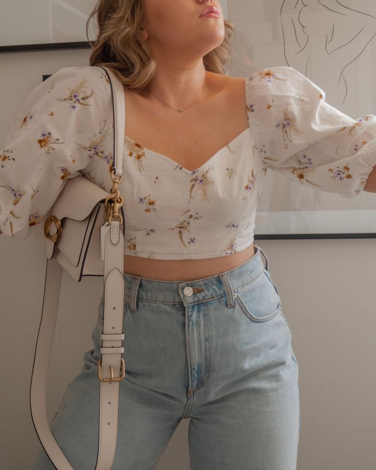 Different Crop Top Styles, Casual Outfits Crop Top, Jeans With Top Outfit, Western Crop Tops For Women, Crop Tops For Jeans, Blouse Top Outfits, Cute Tops For Women Casual, Petite Women Outfits Casual, Fashion Crop Top Outfits