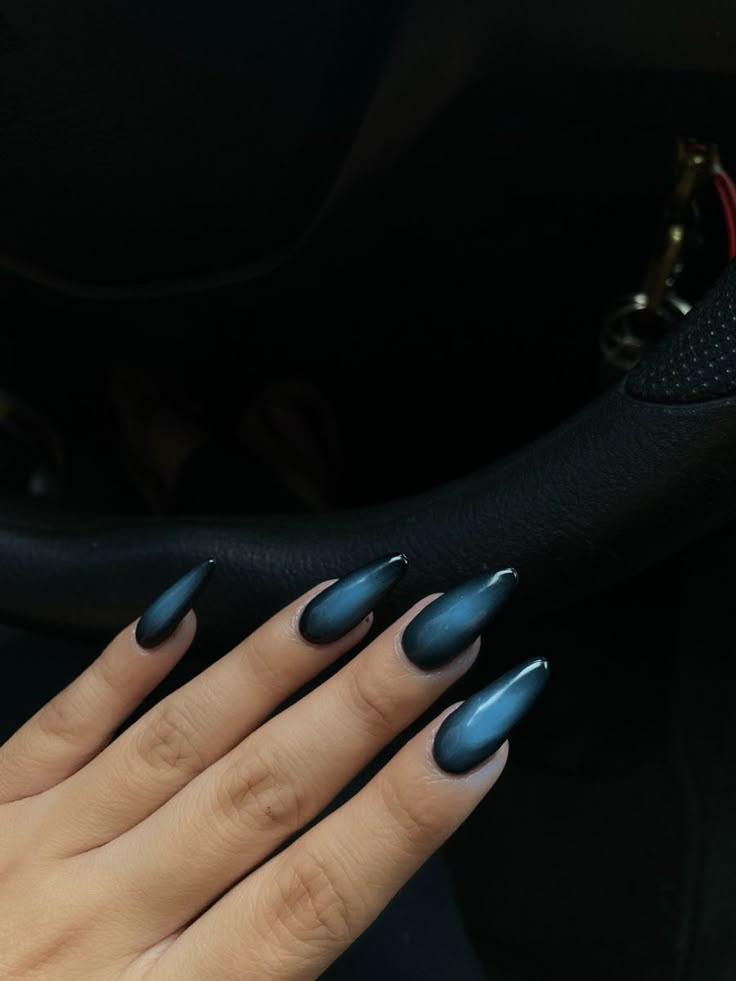 Blue And Black Almond Nails, Black Blue Aura Nails, Grunge Aura Nails, Short Almond Aura Nails, Blue Nails Aura, Black And Blue Aura Nails, Aura Blue Nails, Aura Nail Design, Siren Nails Aesthetic