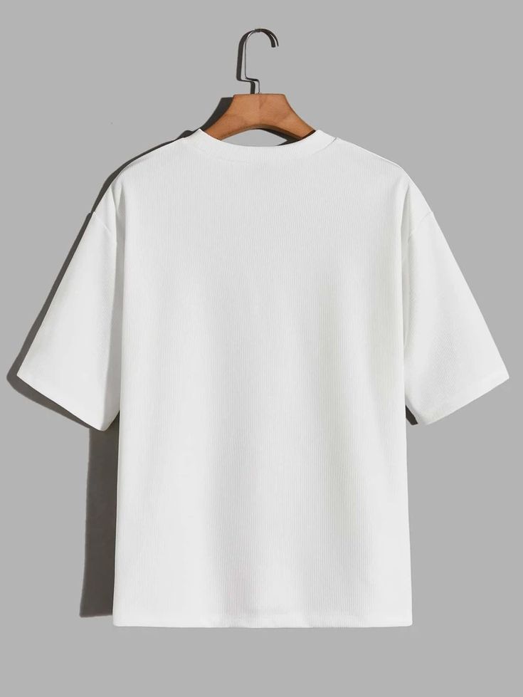 White Tishert, Plain T-shirts, Man Tshirt Style, T Shirt Photography Ideas, Graphic T Shirts Aesthetic, Thrift Business, Mens Oversized Fashion, Cloth Mockup, Tshirt Mockup Free