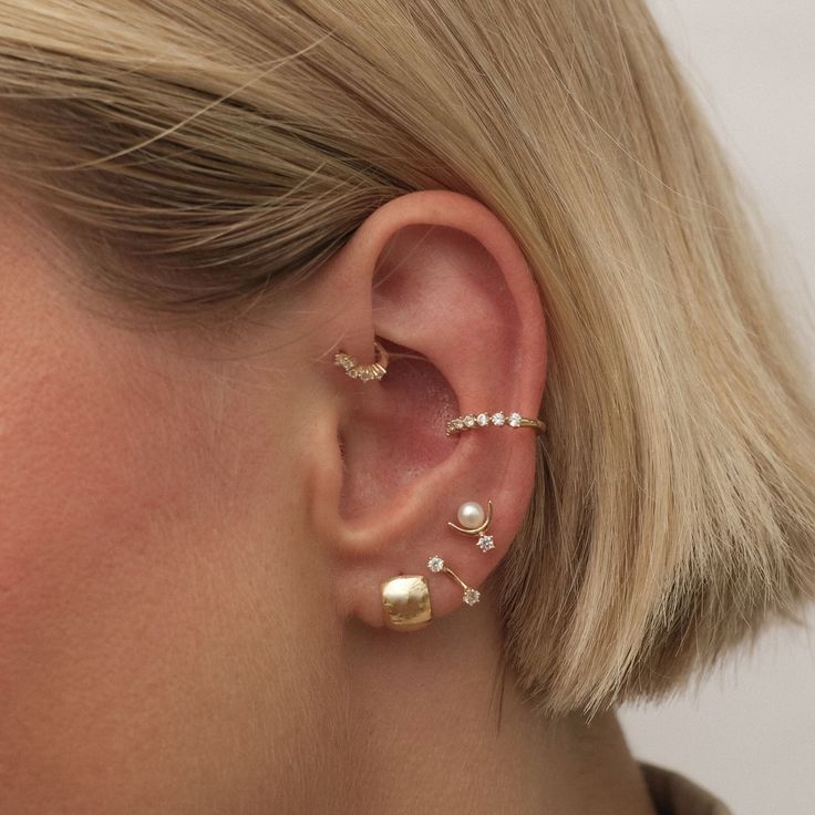 Bonjour every day in this luxe chubby hoop earring. Paris is a sleek and minimal hoop, uniquely set on a piercing stud for all day comfort and maximum impact. Created for you in solid 14 karat white gold, you'll want to wear this forever hoop always and never take them off, even when working out or in the shower. Ear Ideas, Orbital Piercing, Piercing Stud, Ear Piercing, Jewelry Online, Single Earring, Recycled Gold, Inner Child, Piercing Jewelry