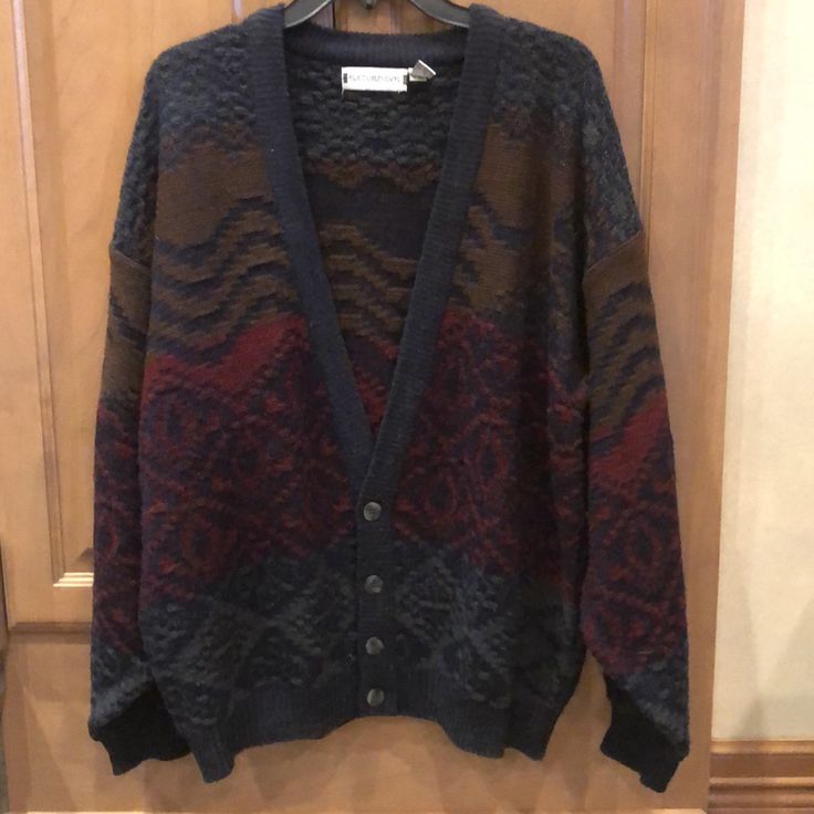 Vintage, From The Brand Saturdays. Size L. Grunge Christmas List, Funky Cardigans, Masculine Fashion For Women, Graphic Cardigan, Big Cardigan, Grandma Cardigan, Outfit Aesthetics, Sweaters Vintage, Grandpa Cardigan