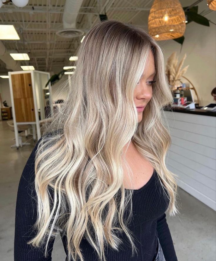 Blonde Hair With Brown Roots, Dark Roots Blonde Hair Balayage, Winter Blonde Hair, Blonde Hair Goals, Blonde Hair With Roots, Perfect Blonde Hair, Bright Blonde Hair, Summer Blonde Hair, Icy Blonde Hair