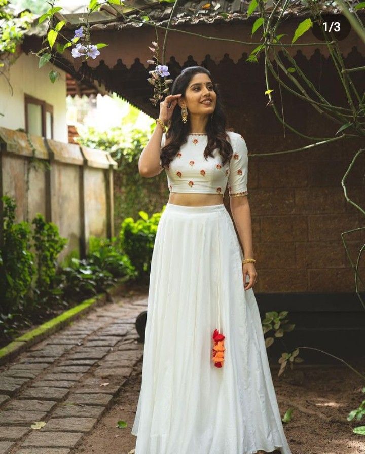 Kasavu Outfits, Modern Onam Outfits Skirt And Top, Onam Outfits Ideas Skirt And Top, Traditional Skirt And Top Kerala, Skirt And Top Traditional, Kerala Skirt And Top Designs, Kerala Skirt And Top, Kasavu Skirt And Top, Onam Skirt And Top Designs